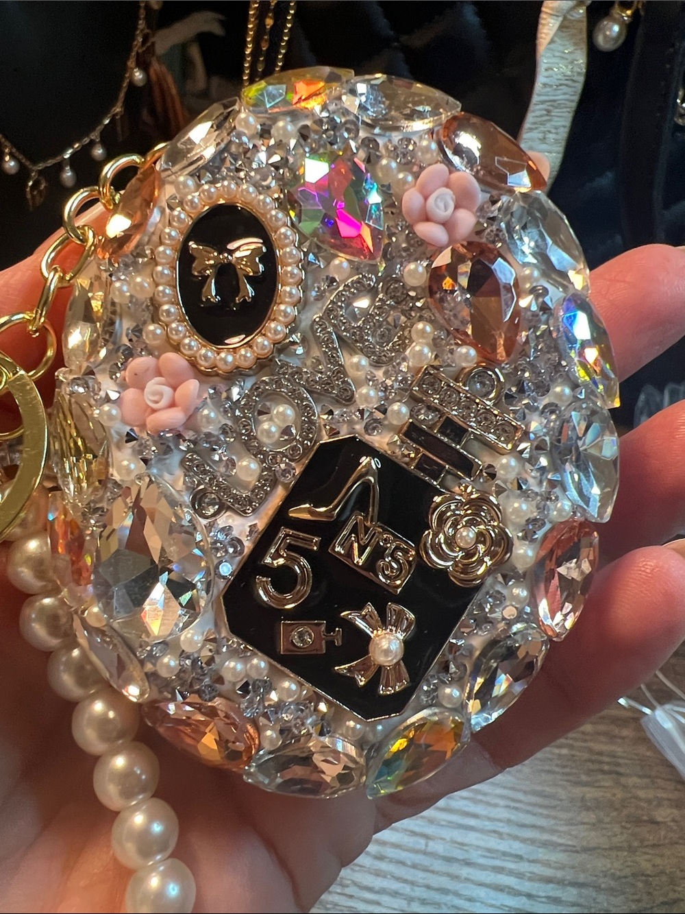 Embellished Crystal Mirror Compact/ Pearl Keychain Pearl Strap - Picture 3 of 7